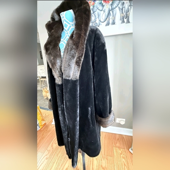 GALLERY WOMENHooded Full Length Faux Fur Coat SIZE 1 X